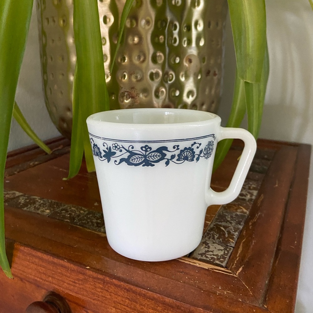 Vintage PYREX ‘Old Town Blue Onion’ pattern Mug